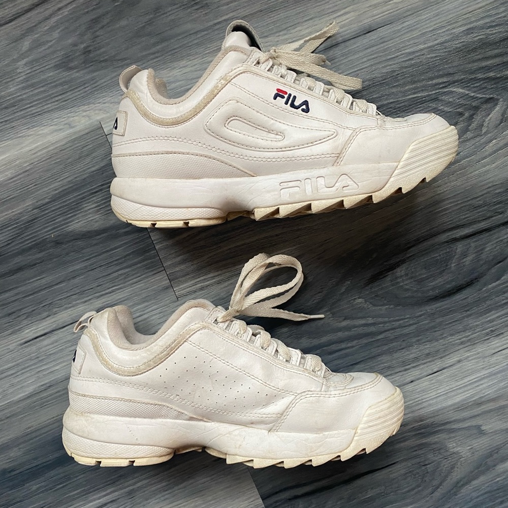 Fila Womens Disruptor Sneakers EUC Size 9